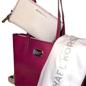 ‼️❌SOLD❌‼️Michael Kors🎁BUNDLE! Clutch, Tote, Duster. Wallet purse Bag